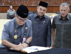 Tok! DPRD Kaltim Sahkan Ranperda Pajak Daerah dan Retribusi Daerah Menjadi Perda