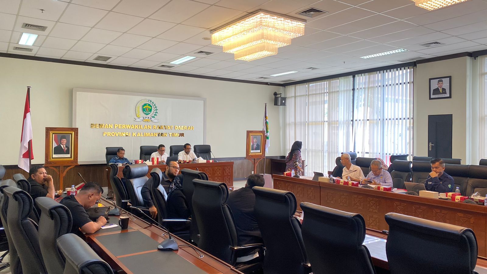 Rapat Dengar Pendapat DPRD Kaltim dengan Pihak BBPJN Terkait Insiden Penabrakan Fender Jembatan Mahakam, Rabu (26/11/2025)