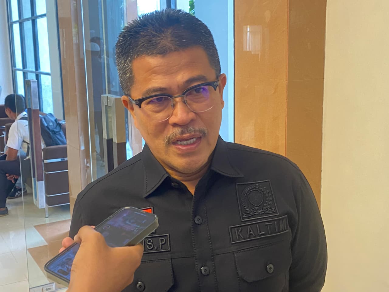 Wawancara Sekretaris Komisi IV DPRD Kaltim Darlis Pattalongi